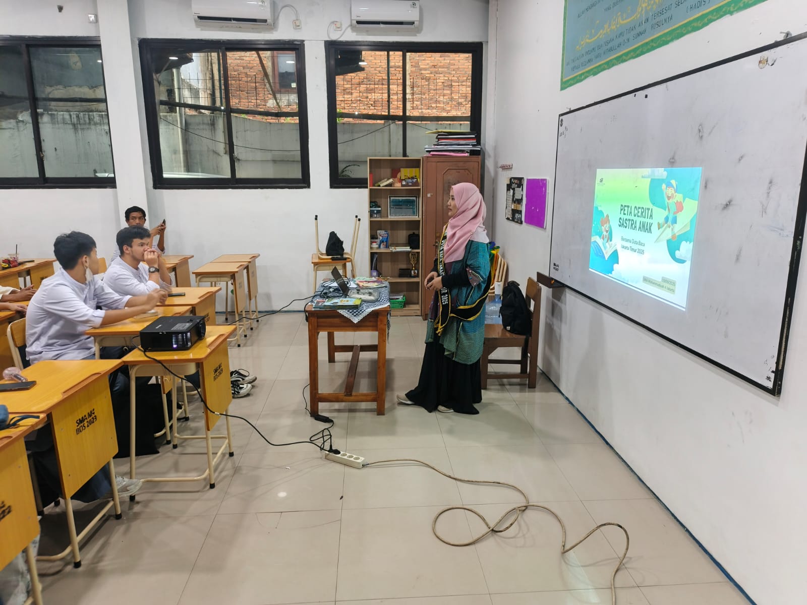 KELANA: Kelas Literasi Dan Narasi :  Peta Cerita Sastra Anak Bersama Duta Baca Jakarta Timur Di SMA Muhammadiyah 4